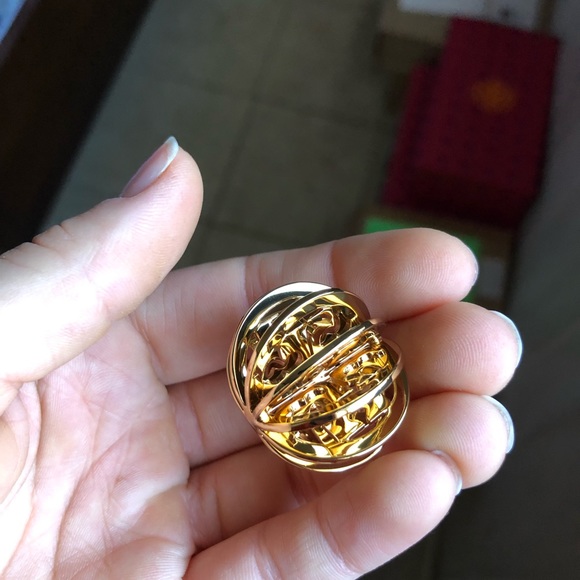 Ring - Picture 2 of 5